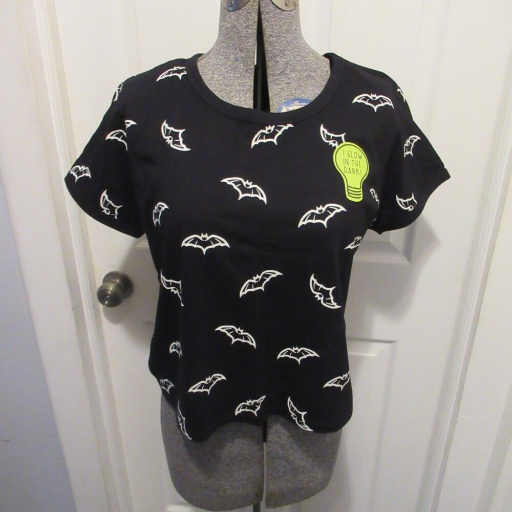 NWT Large GLOW IN THE DARK Bat T Shirt Love Peace & Lazy Days Halloween New Goth